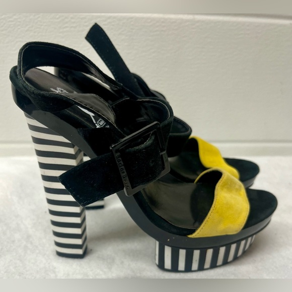 Red or Dead Women’s Heels - Picture 4 of 5